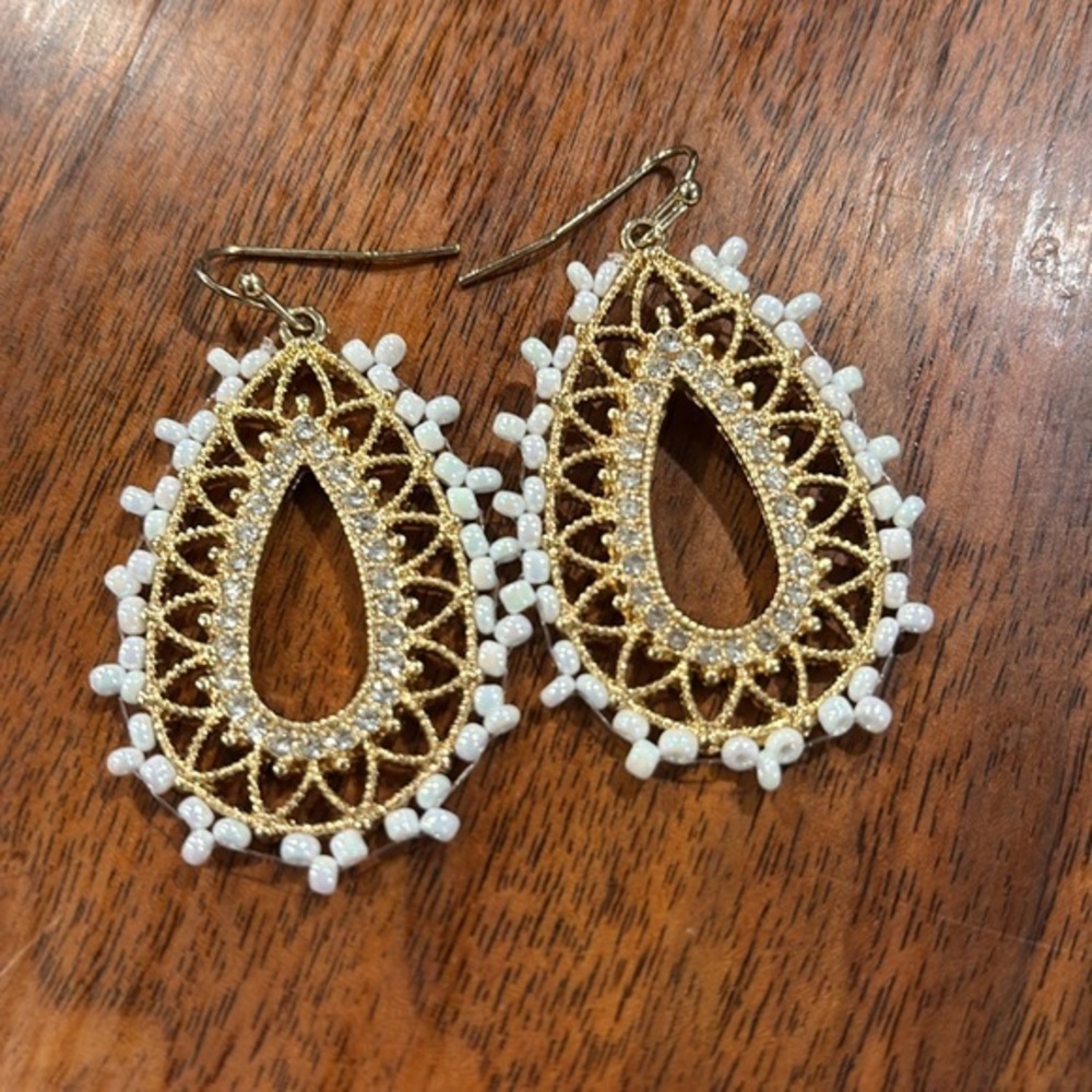 Tear drop diamond & beads with gold‎ earrings nwt